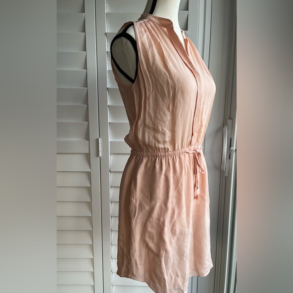 ARITZIA BABATON 100% SILK LIGHT PEACH DRESS Size XS EUC - Picture 3 of 8